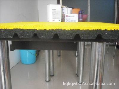 【特賣廣場專用T型溝槽防滑耐磨磚】價格,廠家,圖片,塑料、塑膠、橡膠地板,魏縣鳴仁橡膠制品mdash;&mdash;銷售一部-